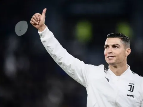 Juventus có đội trưởng mới, Ronaldo đỏ mặt khi thành Vua phá lưới