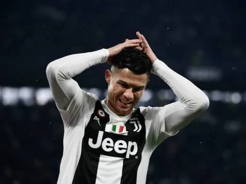 Phản ứng đáng buồn của Ronaldo khi bị các đồng đội 'phá game'