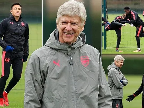 Quên nỗi ám ảnh M.U, HLV Wenger cười tươi trên sân tập Arsenal