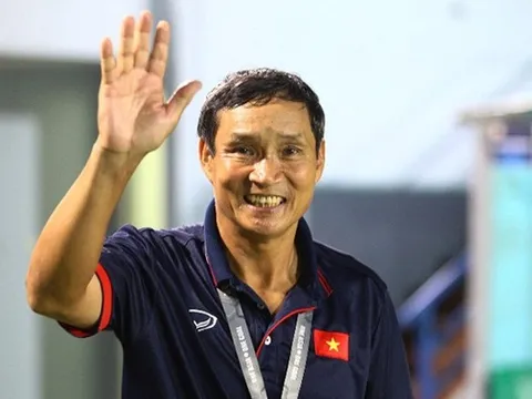 “Bố” Chung là HLV xuất sắc nhất Việt Nam 2017