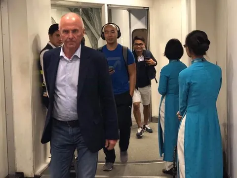 Vừa đến Việt Nam, HLV Eriksson thừa nhận lo ngại 1 điều tại Mỹ Đình