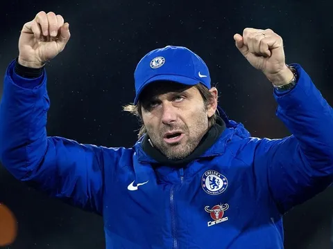 Antonio Conte vẫn không vui nổi dù Chelsea thắng Huddersfield