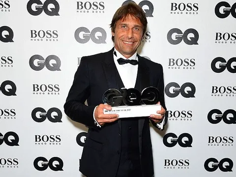 Antonio Conte bảnh bao trong lễ trao giải cá nhân tại London