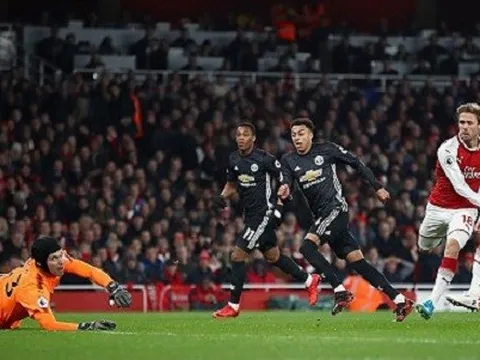Đối thủ tự bắn vào chân, Mourinho có màn trả thù ngọt ngào với Wenger
