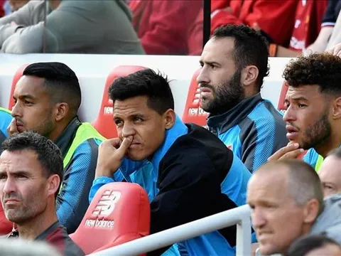 Cuộc tháo chạy ở Arsenal: Sau Chamberlain và Mustafi là ai?