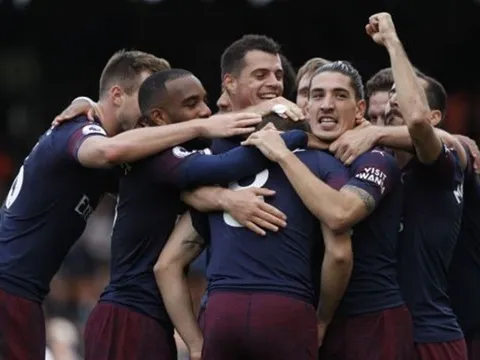 "Arsenal bây giờ chẳng khác gì trò cười"