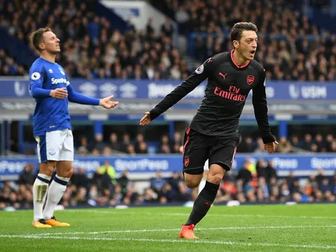 Arsenal đại thắng: "Vấn đề" không nằm ở Ozil!