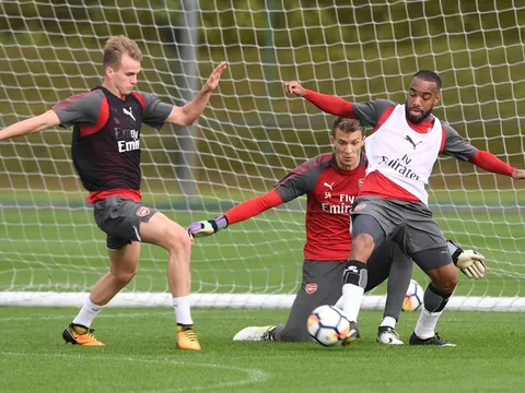 Arsenal hăng say tập luyện, sẵn sàng chiến Norwich