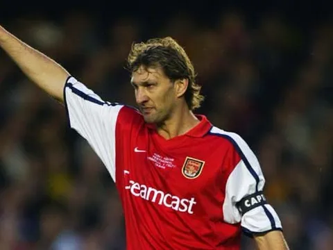 Arsenal nên mời Tony Adams về để học cách phòng ngự