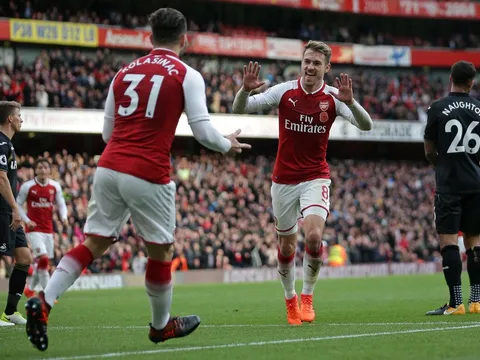 Arsenal nhọc nhằn hạ Swansea: Đã đến lúc "tiễn" Sanchez, Ozil?