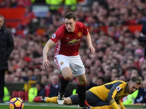 Arsenal phung phí số 1, M.U hiệu quả nhất Premier League