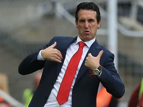 Arsenal thắng trận, HLV Unai Emery vẫn "nổi đóa" với học trò