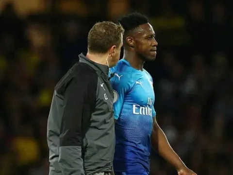 Trụ cột thi nhau nhập viện, Wenger méo mặt