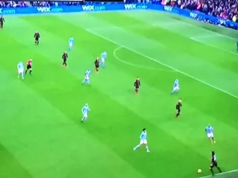 Arsenal thua vì chơi... tự sát