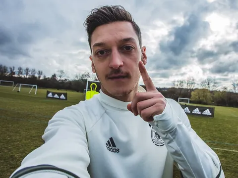 Arsenal và cơ hội cuối giữ chân Mesut Ozil: Vấn đề chỉ là tiền?