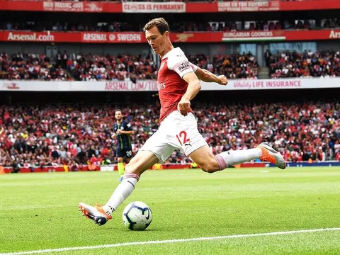 Sao Arsenal phá vỡ sự im lặng trước tin đồn giải nghệ