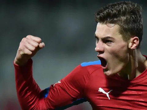 AS Roma muốn đổi thương binh lấy Ramsey