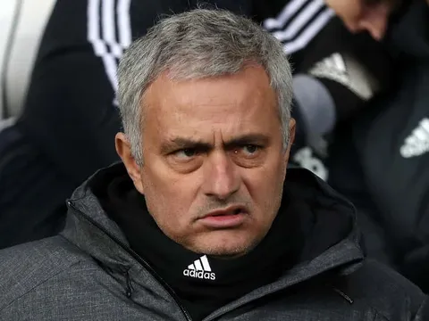 MU thắng khó nhọc: Mourinho không bỏ cuộc