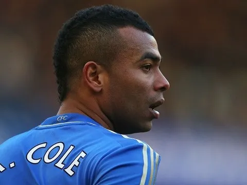 Ashley Cole từng bắt chết CR7 như thế nào?