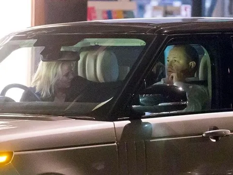 Ashley và Staveley đi ăn riêng, ngày Newcastle đổi chủ không còn xa