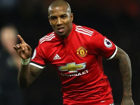 Ashley Young giật giải Cầu thủ hay nhất tháng 11