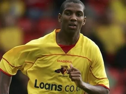Ashley Young từng ghi siêu phẩm đá phạt cho Watford