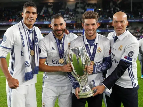 SỐC: Chưa đến MU, Zidane đã đòi mua bộ 3 ngôi sao Real