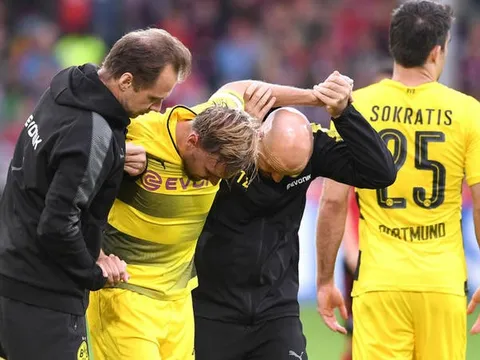 Aubameyang tịt ngòi, Dortmund bất lực trước 10 người Freiburg
