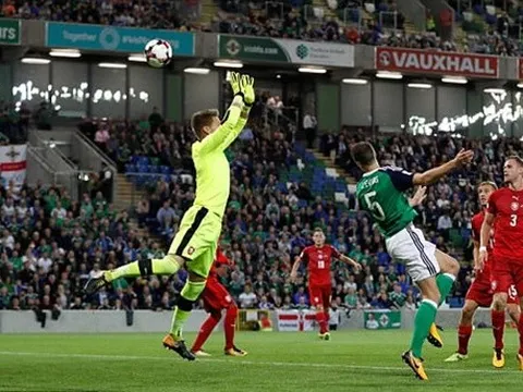 Bắc Ireland 2-0 CH Séc: Vinh danh người hùng Jonny Evans