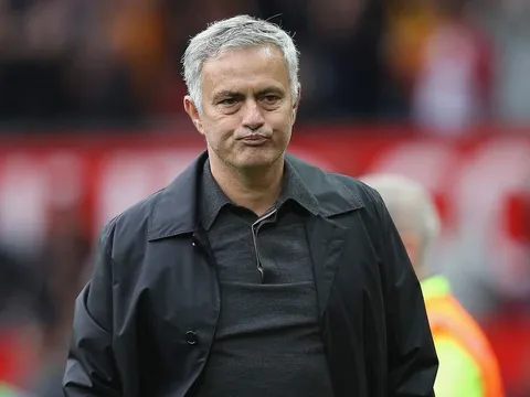 Bại trận, Mourinho nhắn với fan M.U: "Quên Top 3 đi"