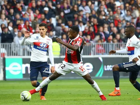 Balotelli cúi đầu, Depay ăn mừng "cực độc"
