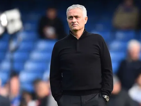 Hòa Chelsea, Mourinho được học trò đưa lên tận chân mây
