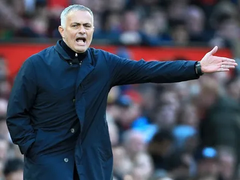 Thường xuyên đổ lỗi, Mourinho có thâm ý cả!