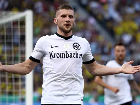 Với cái tên này, Mourinho sẽ thoát nỗi lo cánh phải