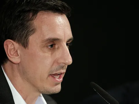 Giúp đàn em vượt khủng hoảng, Gary Neville đưa ra lời khuyên "độc"