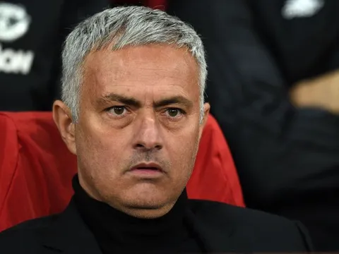 Muốn cứu vãn mùa giải, Mourinho cần "đệ Conte"