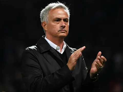 Ronaldo và Mourinho: Chuyện bên lề hâm nóng cuộc đại chiến