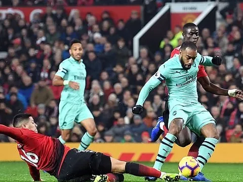 Bằng chứng hàng thủ Man Utd chơi như đội bóng nghiệp dư trước Arsenal
