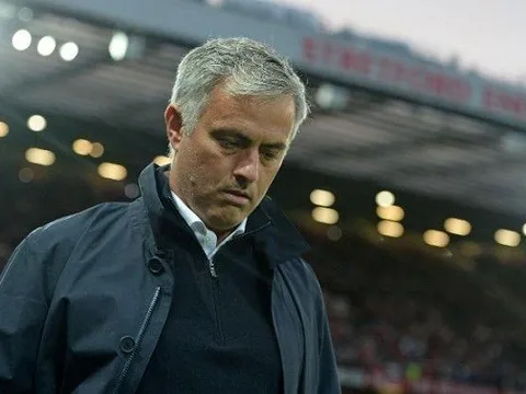 Báo động đỏ: Mourinho cực tệ khi đối đầu top 6