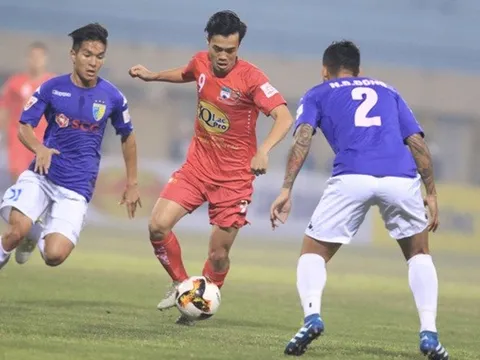 Bao giờ mới thông nòng ở V-League đây, Văn Toàn?