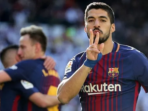 Barca đại thắng Real, Luis Suarez "tự sướng" khắp phòng thay đồ