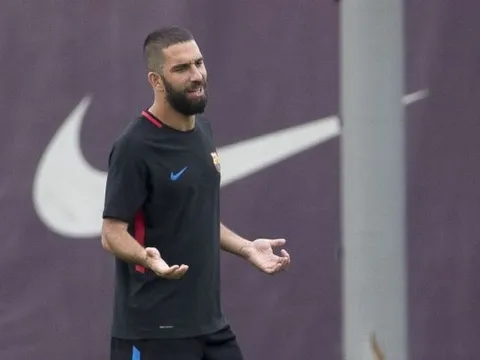 Barca tung chiêu độc, quyết tranh Mesut Ozil với Man Utd