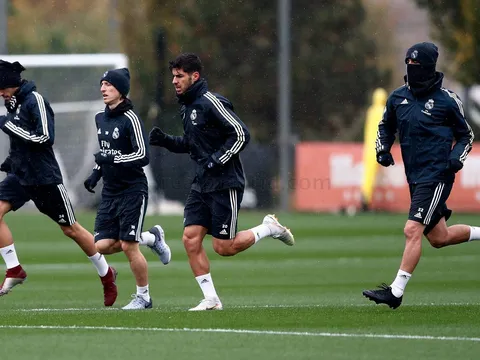 Bất chấp cái lạnh thấu xương, dàn sao Real Madrid vẫn tập cực sung
