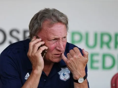 BẤT NGỜ: HLV Cardiff "đá đểu" Chelsea thiếu chuyên nghiệp