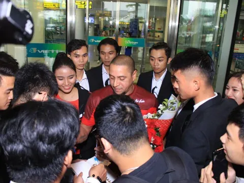 Huyền thoại Roberto Carlos đến Việt Nam "tiếp sức" thầy trò Park Hang-seo