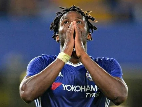 Batshuayi - Cầu thủ không còn nằm trong kế hoạch của Conte