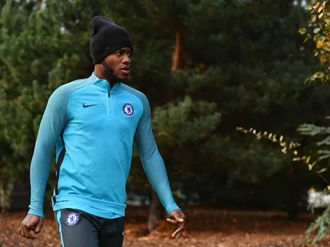 Batshuayi "lầm lũi" tập luyện trước giờ "phán xét"