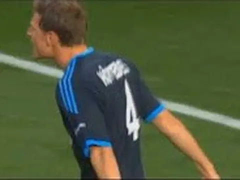 Benedikt Hoewedes, là chắn thép mới của Juventus