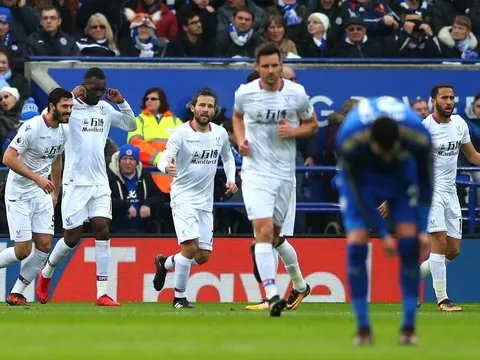 Benteke giải hạn ở hang cáo, Crystal Palace rời xa nhóm đèn đỏ