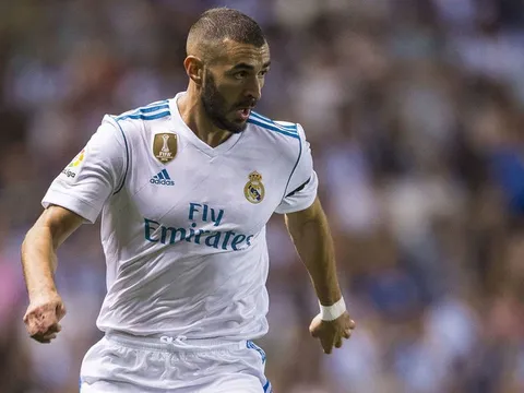 Benzema gia hạn với Real cùng điều khoản giải phóng khủng khiếp